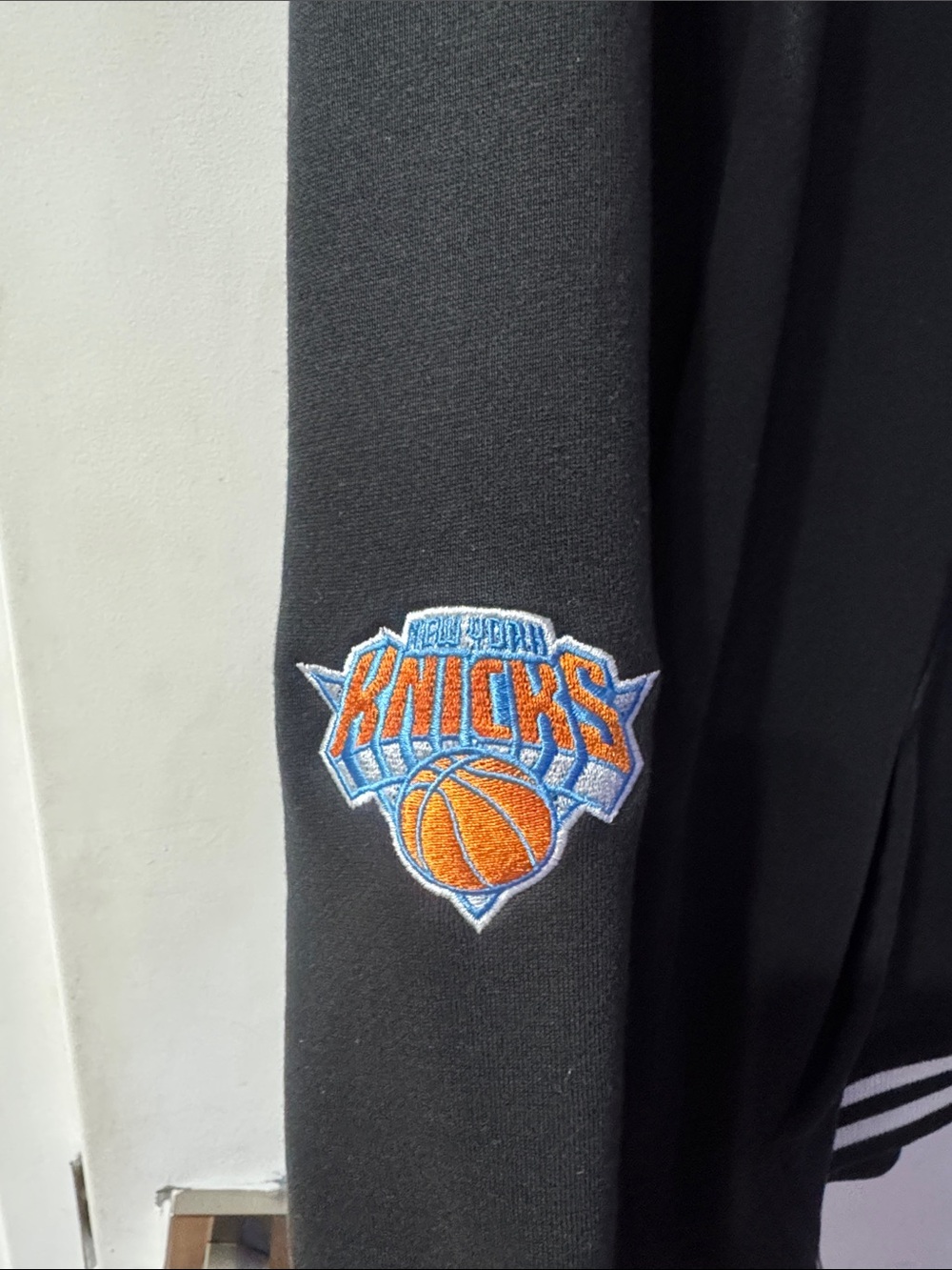 Black "New York or Nowhere" Knicks Hoodie - Picture 3 of 5